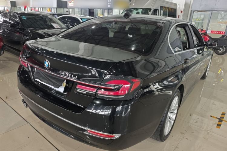 Used BMW 5 Series 2014 525Li Luxury Design Package Rear Right 45 Deg