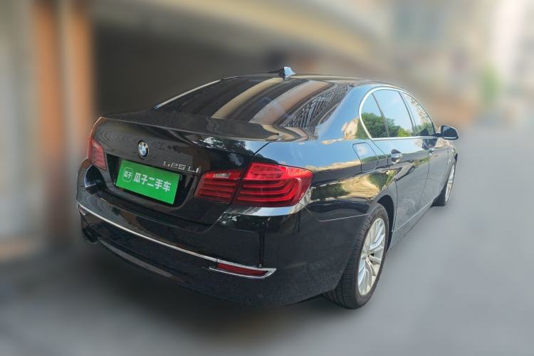 Used BMW 5 Series 2014 525Li Luxury Design Package Rear Right 45 Deg