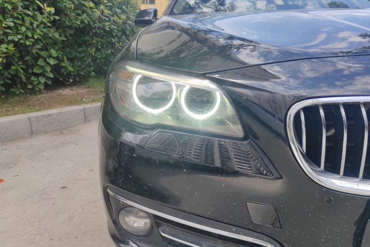 Used BMW 5 Series 2014 525Li Luxury Design Package Right Front Headlight