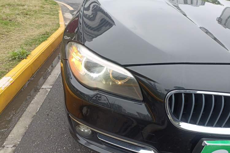 Used BMW 5 Series 2014 525Li Luxury Design Package Right Front Headlight
