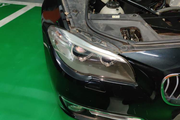 Used BMW 5 Series 2014 525Li Luxury Design Package Right Front Headlight