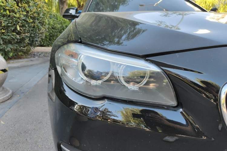 Used BMW 5 Series 2014 525Li Luxury Design Package Right Front Headlight