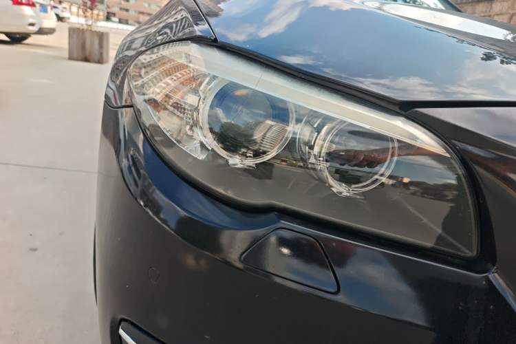 Used BMW 5 Series 2014 525Li Luxury Design Package Right Front Headlight