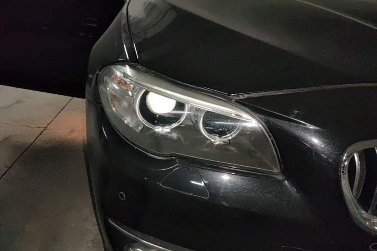 Used BMW 5 Series 2014 525Li Luxury Design Package Right Front Headlight