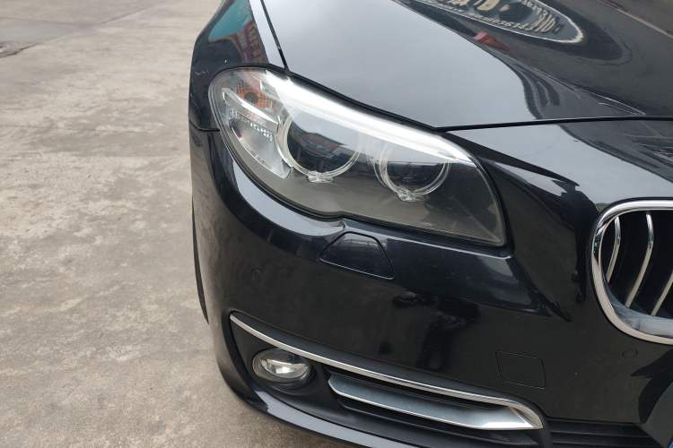 Used BMW 5 Series 2014 525Li Luxury Design Package Right Front Headlight
