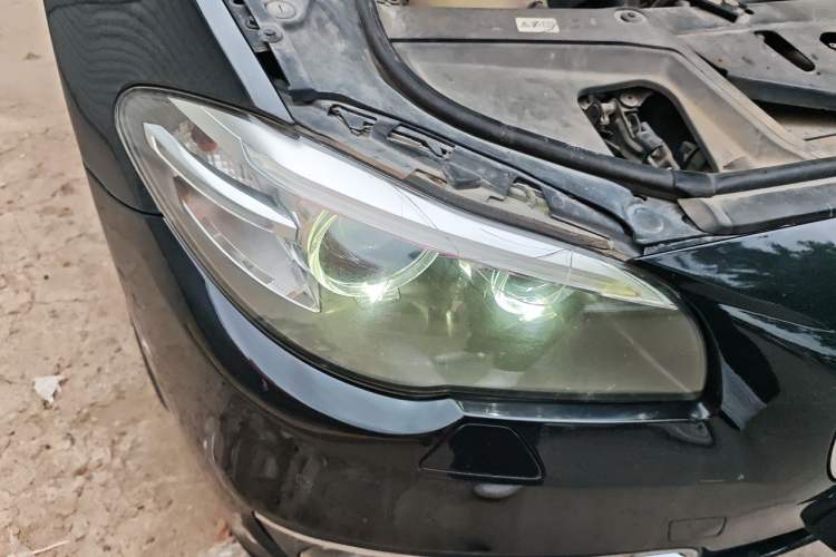 Used BMW 5 Series 2014 525Li Luxury Design Package Right Front Headlight
