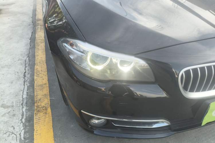 Used BMW 5 Series 2014 525Li Luxury Design Package Right Front Headlight