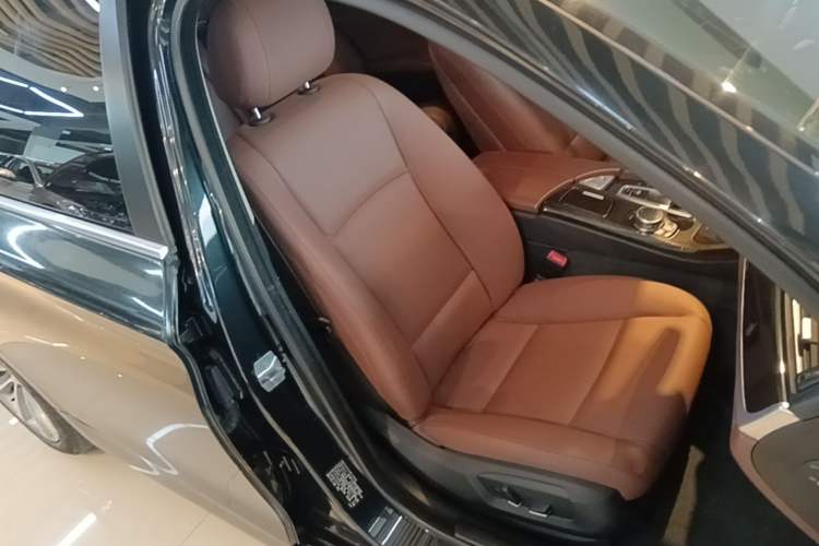 Used BMW 5 Series 2014 528Li xDrive Premium Edition Right Front Seat