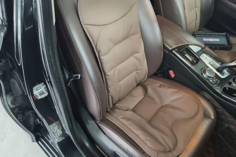 Used BMW 5 Series 2014 525Li Luxury Design Package Right Front Seat