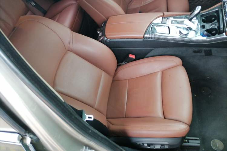 Used BMW 5 Series 2014 535Li Leading Model Right Front Seat