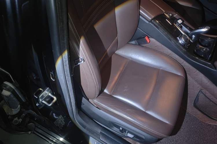 Used BMW 5 Series 2014 525Li Luxury Design Package Right Front Seat