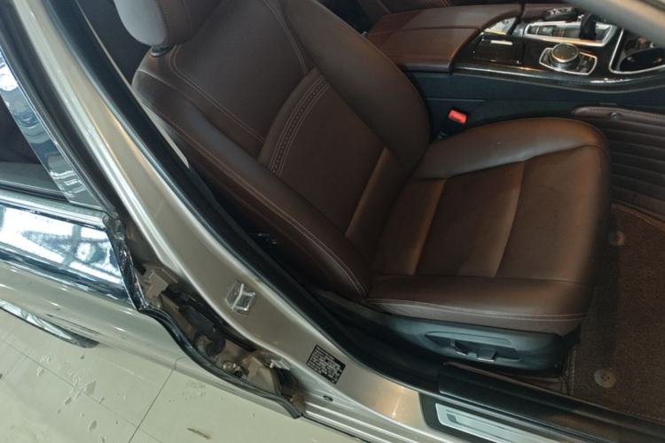Used BMW 5 Series 2014 525Li Luxury Design Package Right Front Seat