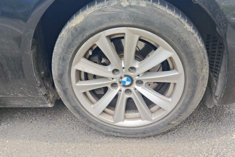 Used BMW 5 Series 2014 520Li Elegant Model Right Front Wheel Hub