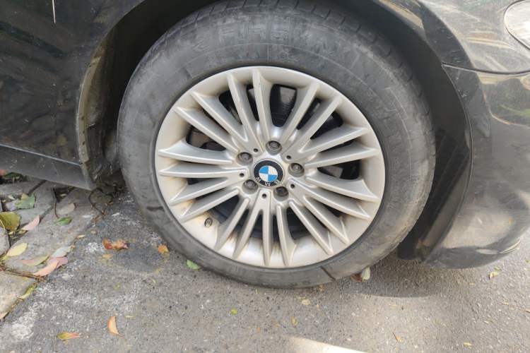 Used BMW 5 Series 2014 525Li Leading Model Right Front Wheel Hub