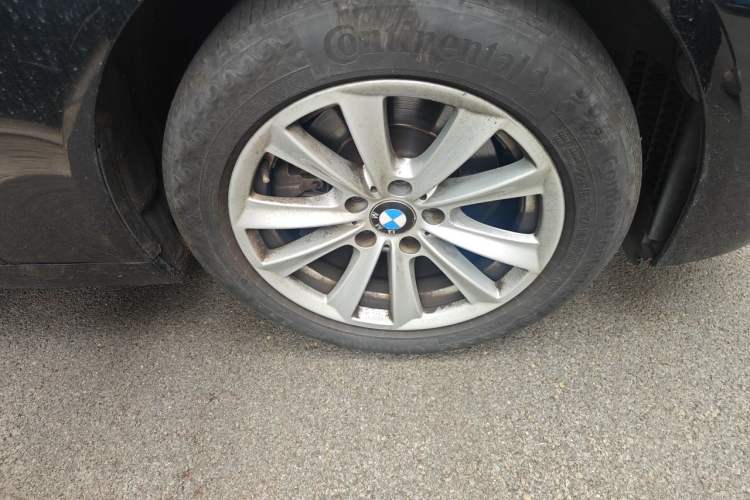 Used BMW 5 Series 2014 520Li Elegant Model Right Front Wheel Hub