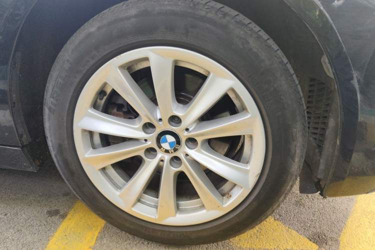 Used BMW 5 Series 2014 520Li Elegant Model Right Front Wheel Hub