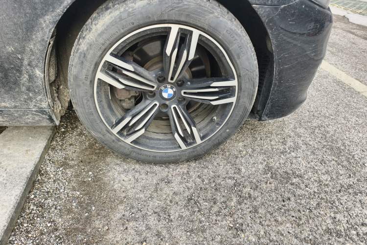 Used BMW 5 Series 2014 525Li Luxury Design Package Right Front Wheel Hub