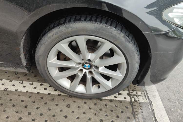 Used BMW 5 Series 2014 530Li Leading Model Right Front Wheel Hub
