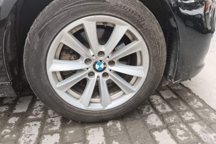 Used BMW 5 Series 2014 520Li Elegant Model Right Front Wheel Hub