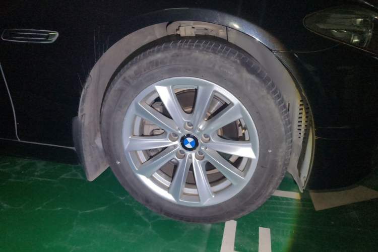 Used BMW 5 Series 2014 520Li Elegant Model Right Front Wheel Hub