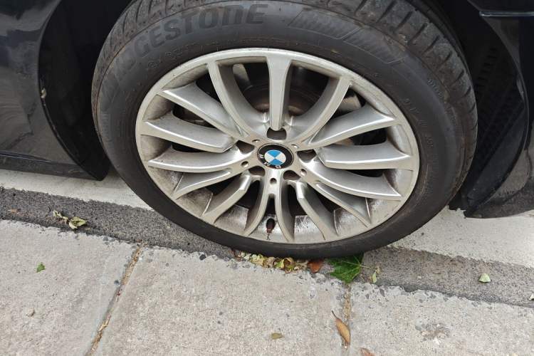 Used BMW 5 Series 2014 525Li Luxury Design Package Right Front Wheel Hub
