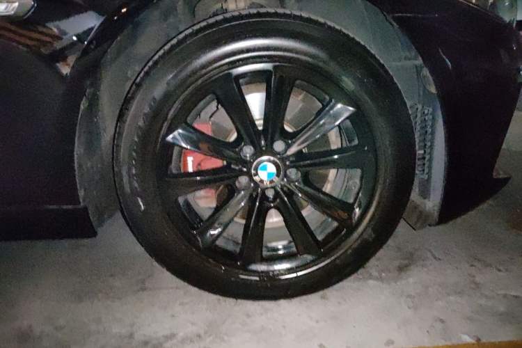 Used BMW 5 Series 2014 520Li Elegant Model Right Front Wheel Hub