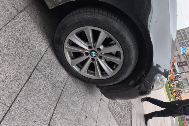 Used BMW 5 Series 2014 520Li Elegant Model Right Front Wheel Hub