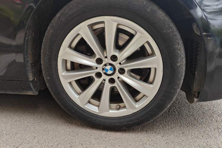 Used BMW 5 Series 2014 520Li Elegant Model Right Front Wheel Hub