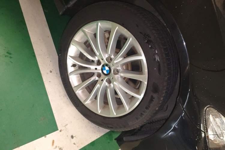 Used BMW 5 Series 2014 525Li Luxury Design Package Right Front Wheel Hub