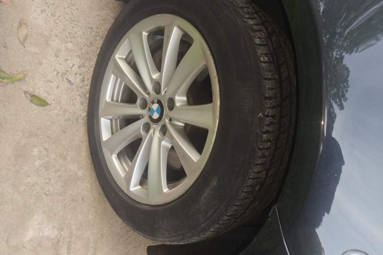Used BMW 5 Series 2014 520Li Elegant Model Right Front Wheel Hub