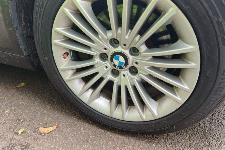 Used BMW 5 Series 2014 525Li Leading Model Right Front Wheel Hub