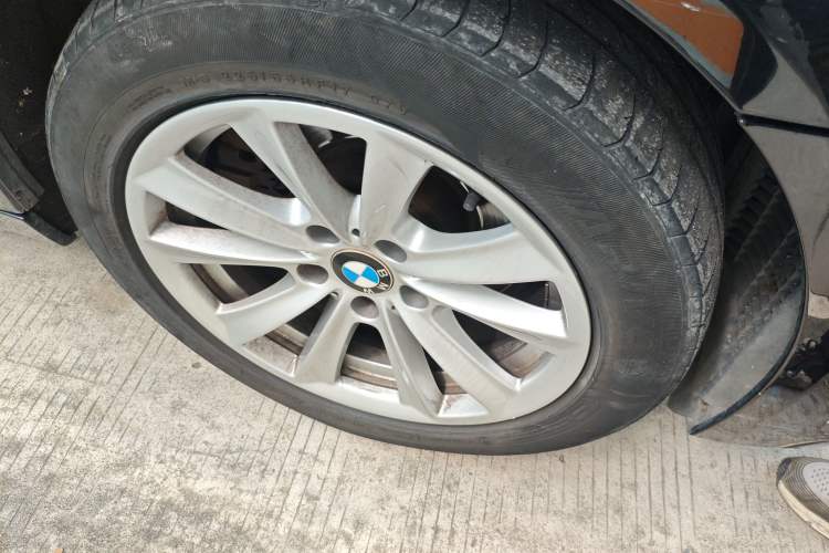 Used BMW 5 Series 2014 520Li Elegant Model Right Front Wheel Hub