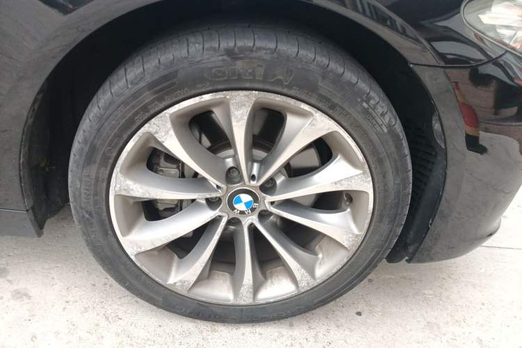 Used BMW 5 Series 2014 528Li xDrive Premium Edition Right Front Wheel Hub