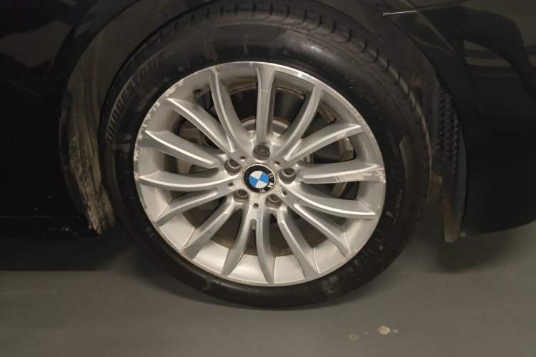 Used BMW 5 Series 2014 525Li Luxury Design Package Right Front Wheel Hub
