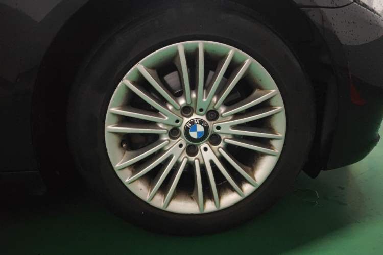 Used BMW 5 Series 2014 525Li Leading Model Right Front Wheel Hub