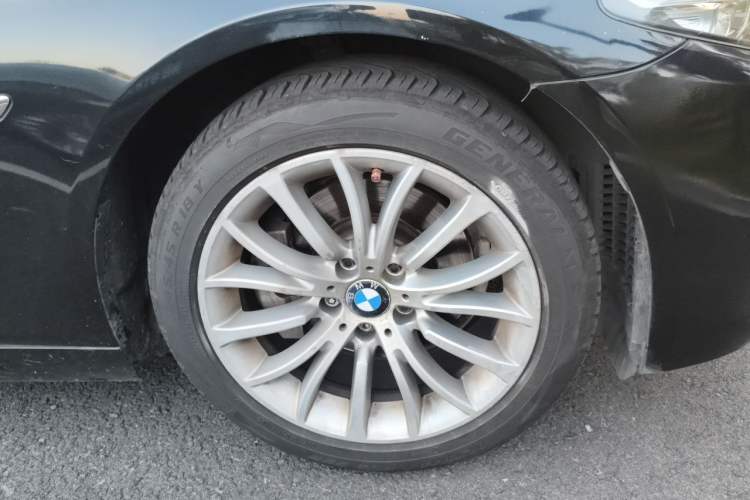 Used BMW 5 Series 2014 525Li Luxury Design Package Right Front Wheel Hub
