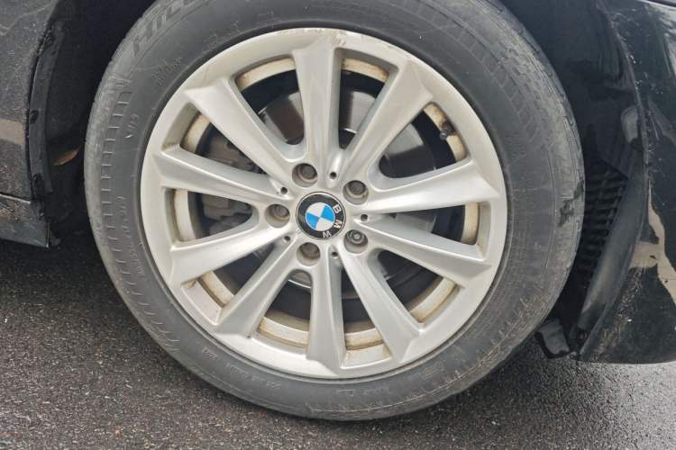Used BMW 5 Series 2014 520Li Elegant Model Right Front Wheel Hub