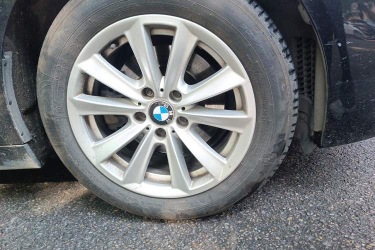 Used BMW 5 Series 2014 520Li Elegant Model Right Front Wheel Hub