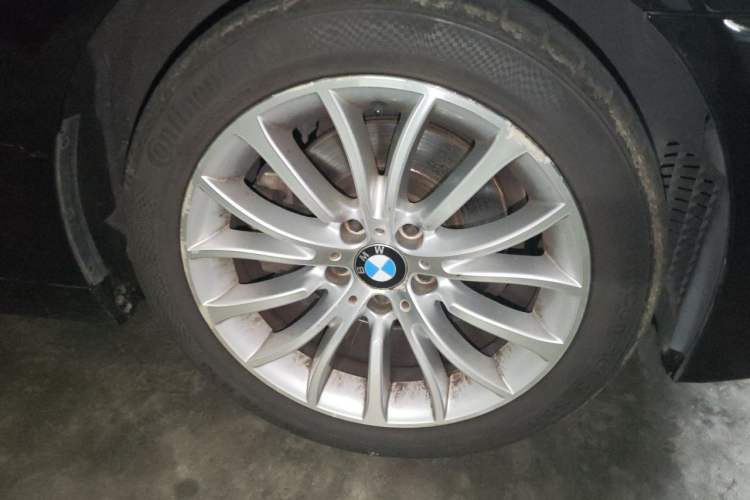 Used BMW 5 Series 2014 525Li Luxury Design Package Right Front Wheel Hub