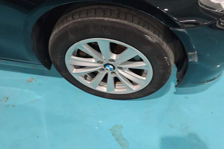 Used BMW 5 Series 2014 520Li Elegant Model Right Front Wheel Hub