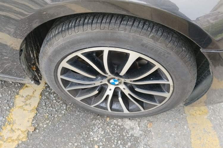 Used BMW 5 Series 2014 525Li Luxury Design Package Right Front Wheel Hub