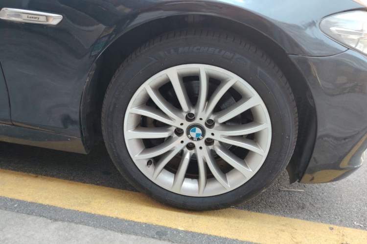 Used BMW 5 Series 2014 525Li Luxury Design Package Right Front Wheel Hub