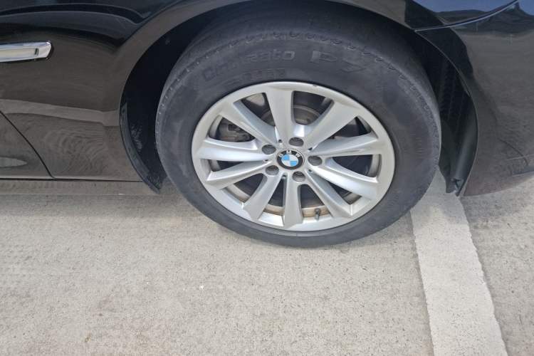 Used BMW 5 Series 2014 520Li Elegant Model Right Front Wheel Hub