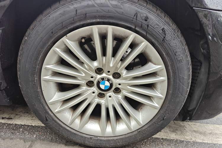 Used BMW 5 Series 2014 525Li Leading Model Right Front Wheel Hub