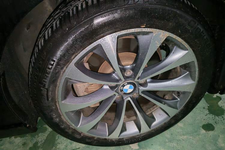 Used BMW 5 Series 2014 525Li Leading Model Right Front Wheel Hub