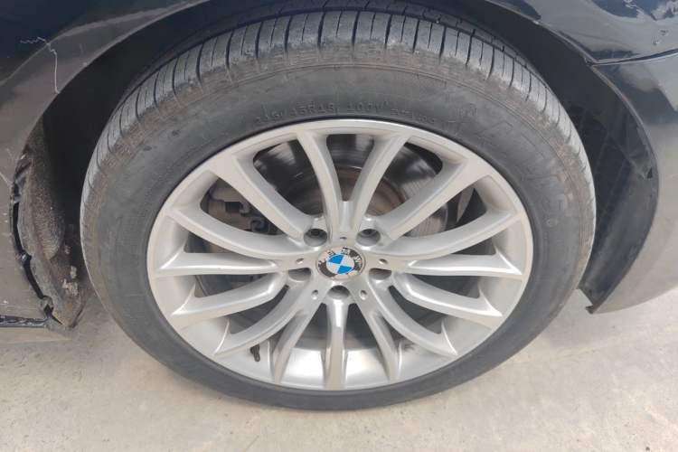 Used BMW 5 Series 2014 525Li Luxury Design Package Right Front Wheel Hub