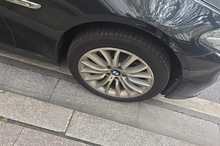 Used BMW 5 Series 2014 525Li Luxury Design Package Right Front Wheel Hub