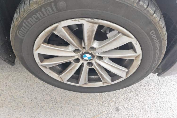 Used BMW 5 Series 2014 520Li Elegant Model Right Front Wheel Hub