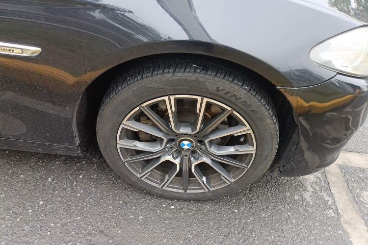 Used BMW 5 Series 2014 525Li Luxury Design Package Right Front Wheel Hub