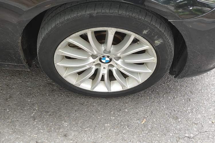 Used BMW 5 Series 2014 525Li Luxury Design Package Right Front Wheel Hub